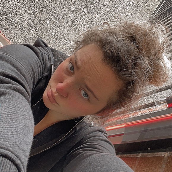 Meet your Posher, Kori - Picture 3 of 4